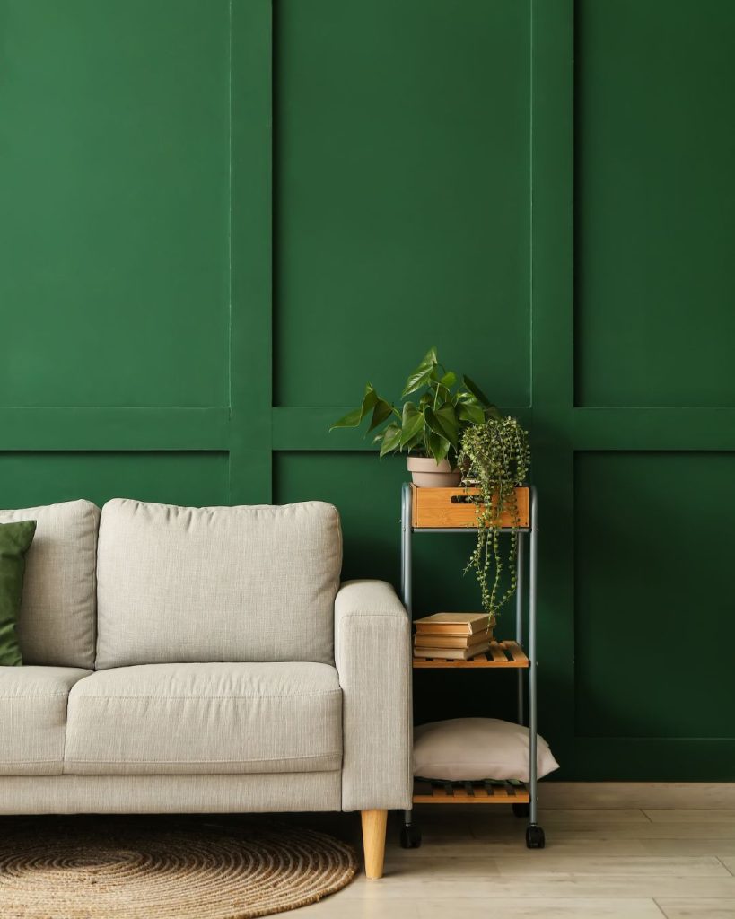 Espacio interior elegante con iluminación cálida y decoración minimalista